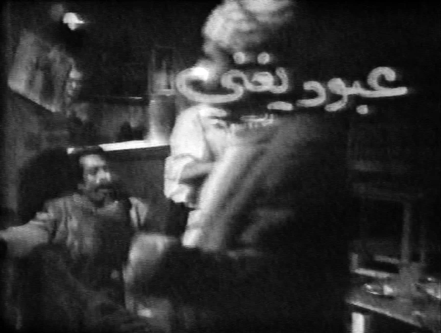 عبود يغني